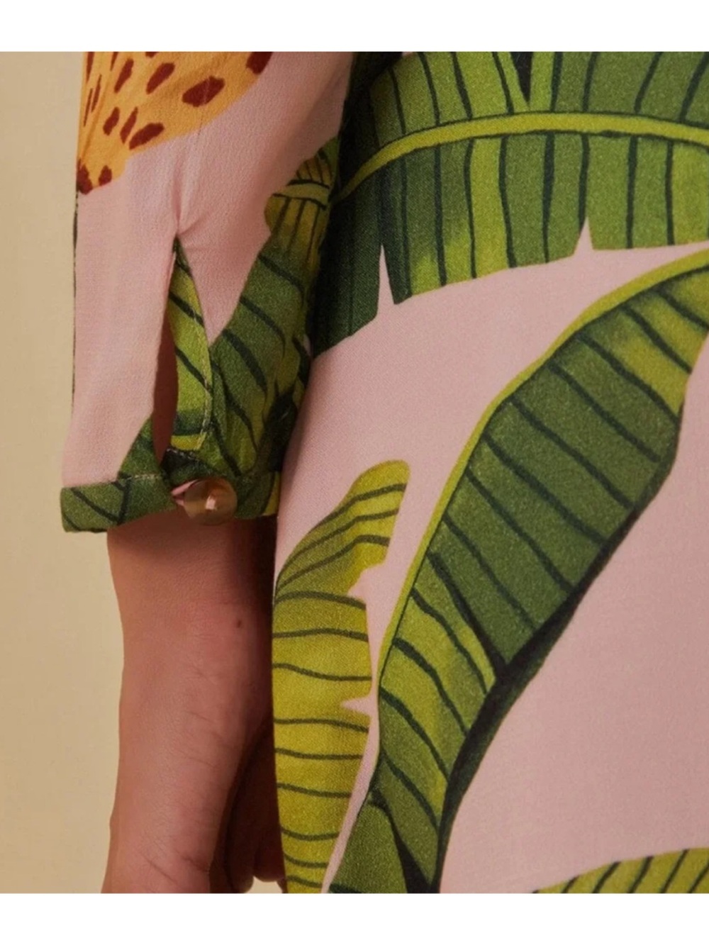 This is a FARM Rio pink maxi dress featuring a vibrant green banana M - Picture 4 of 7